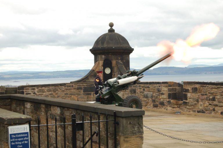 Edinburgh's history and mysteries the one o'clock gun