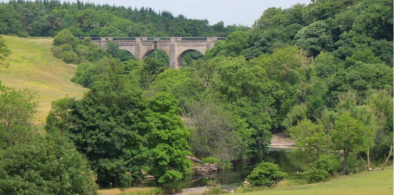 River flowing beneath the Almond Aqueduct
